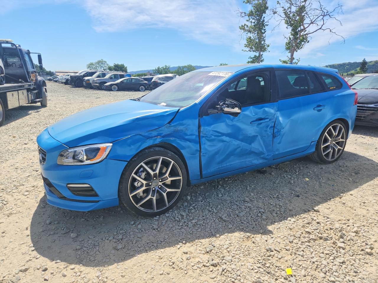 VOLVO V60 2015 — 2