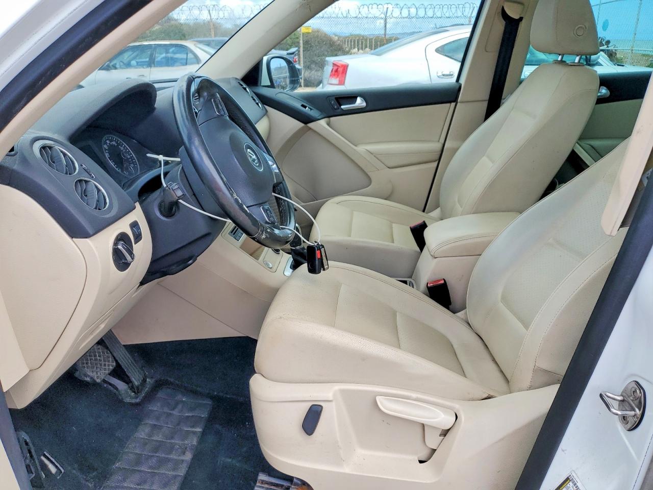 VOLKSWAGEN TIGUAN 2014 — 8