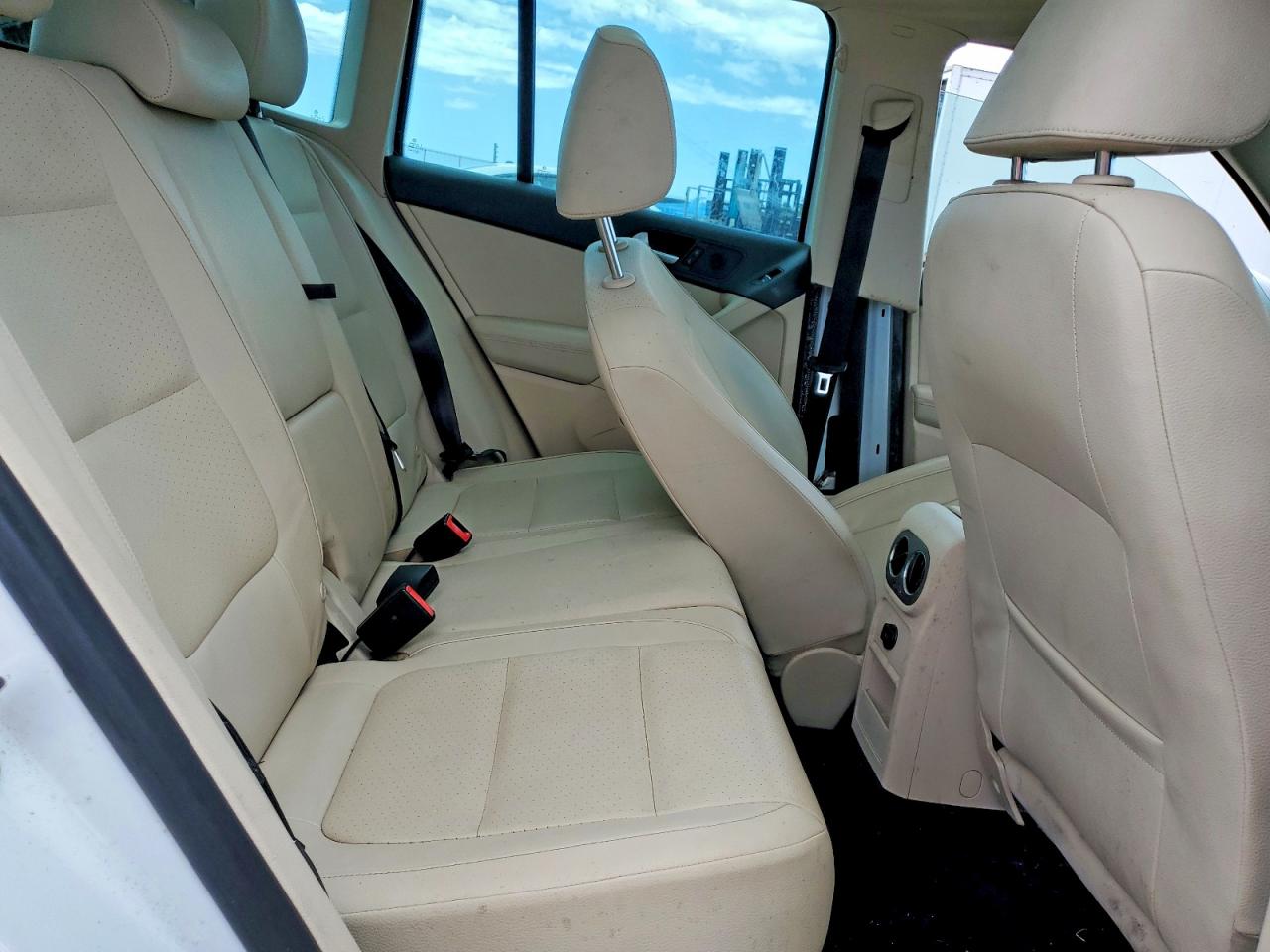 VOLKSWAGEN TIGUAN 2014 — 12