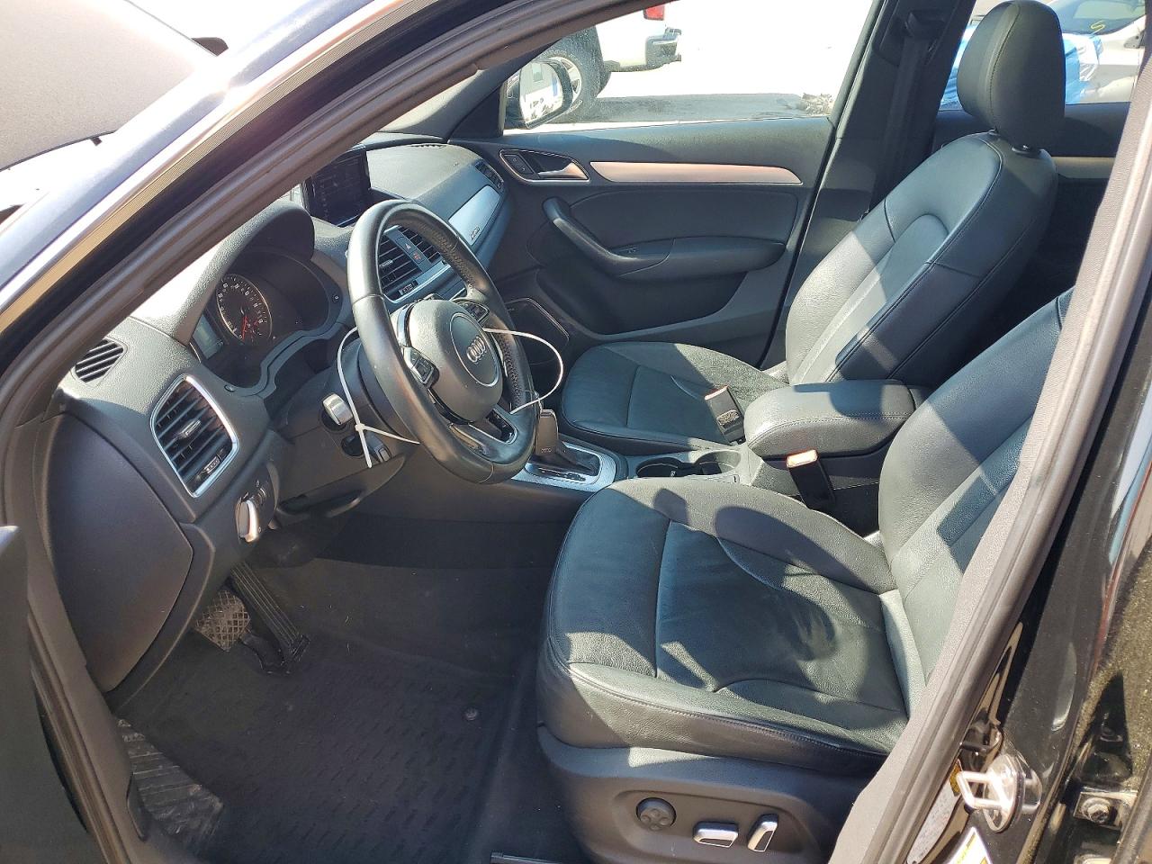 AUDI Q3 2016 — 8
