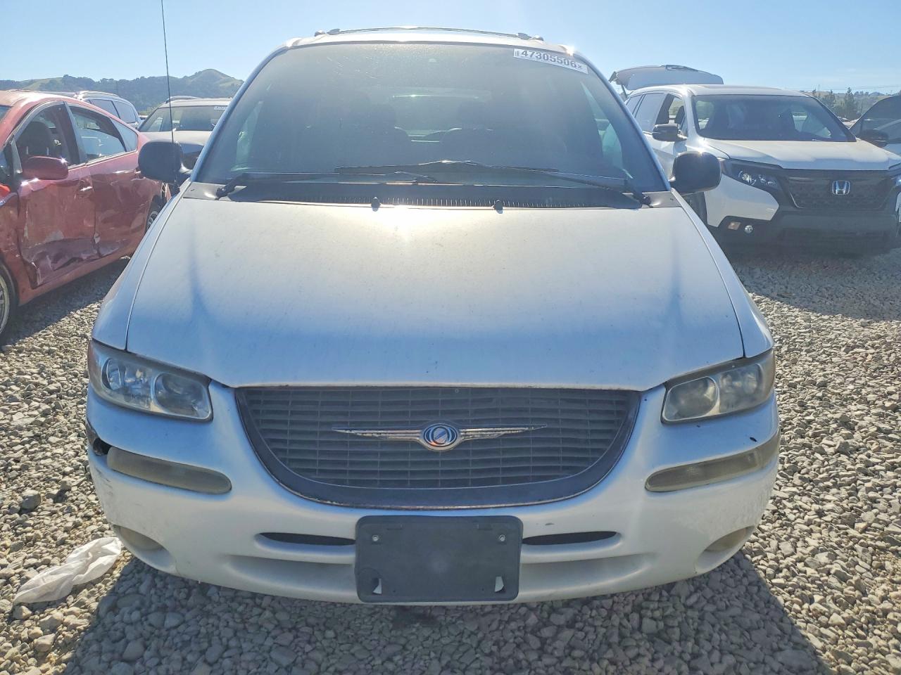CHRYSLER TOWN & COUNTRY 2000 — 6