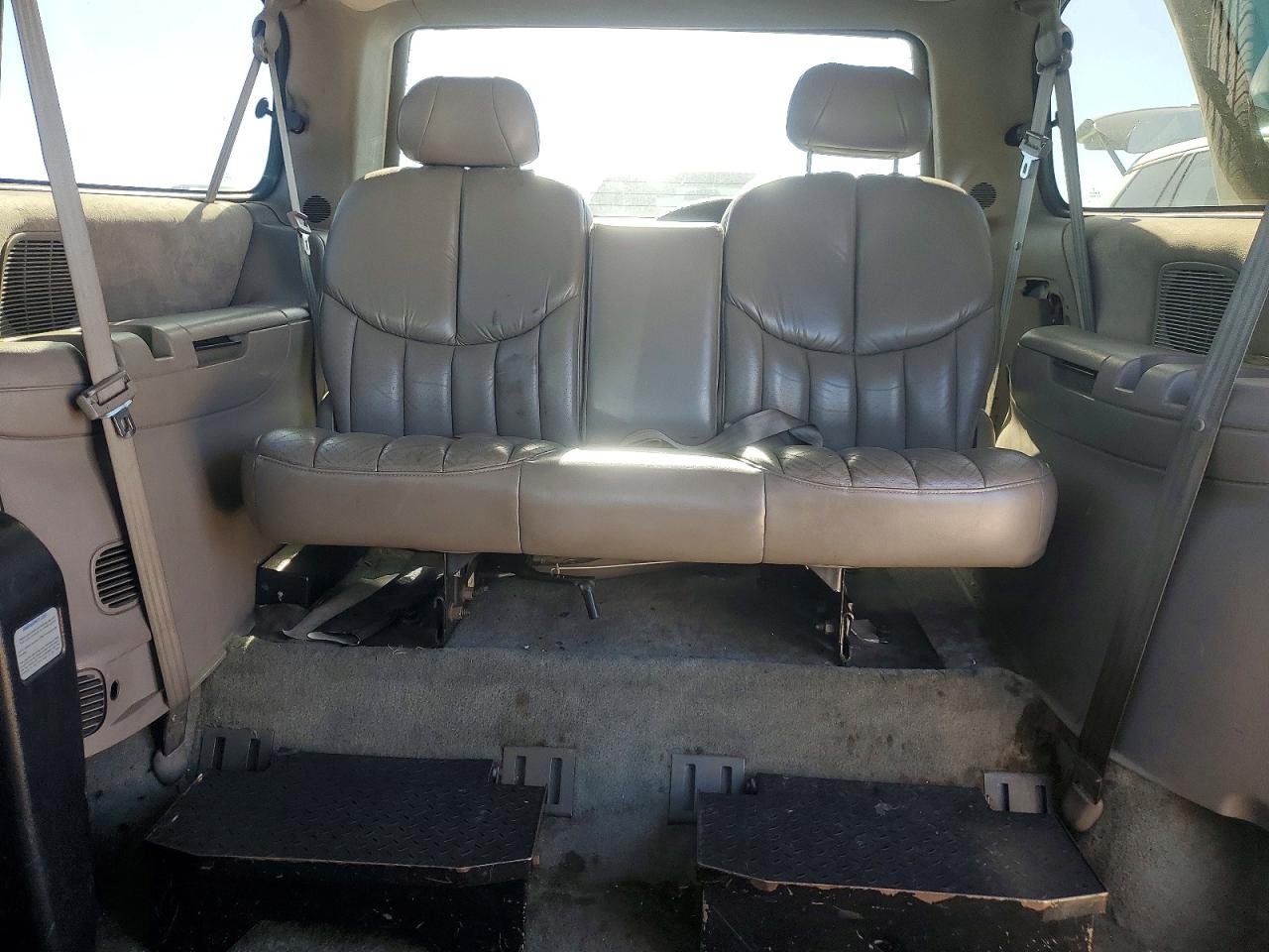 CHRYSLER TOWN & COUNTRY 2000 — 11
