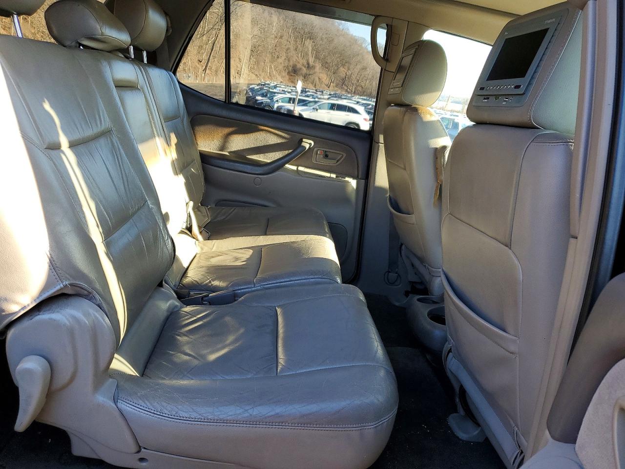 TOYOTA SEQUOIA 2003 — 12