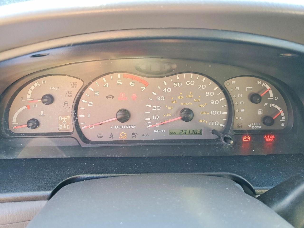 TOYOTA SEQUOIA 2003 — 10