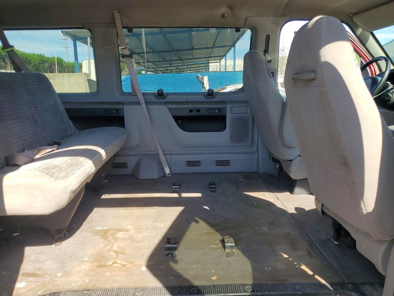 FORD ECONOLINE 2000 — 12