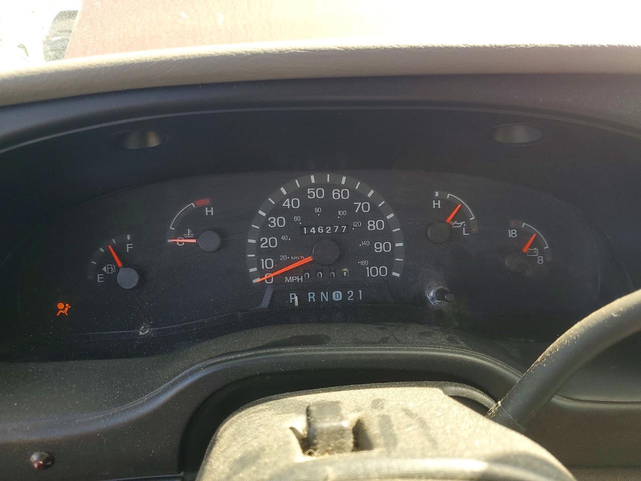 FORD ECONOLINE 2000 — 10
