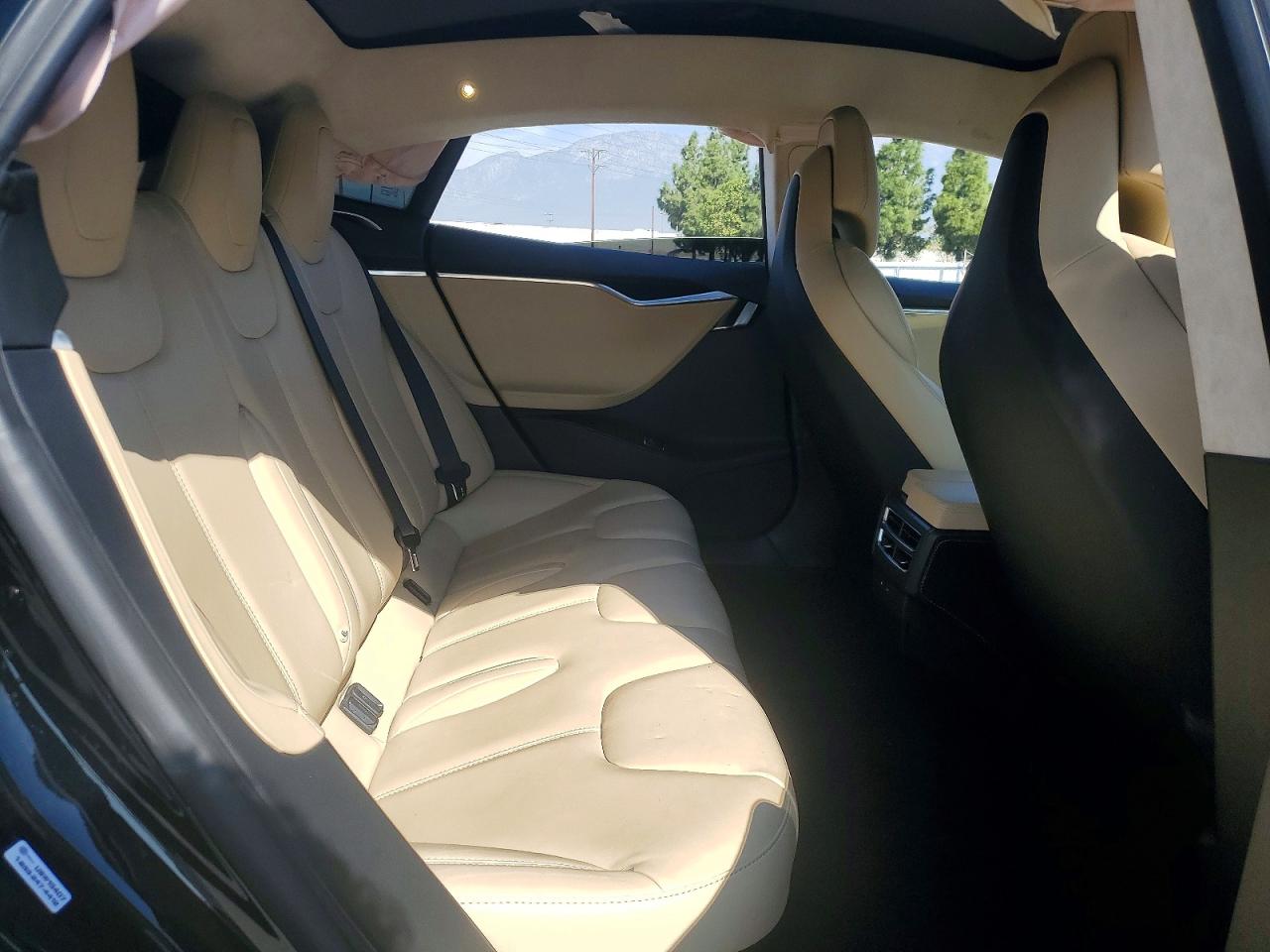 TESLA MODEL S 2017 — 11