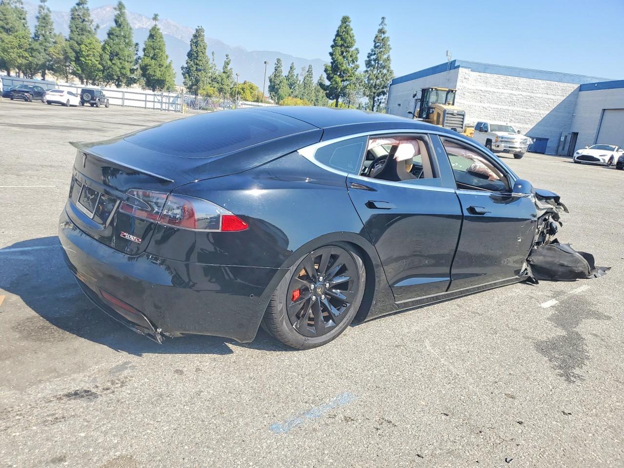 TESLA MODEL S 2017 — 4