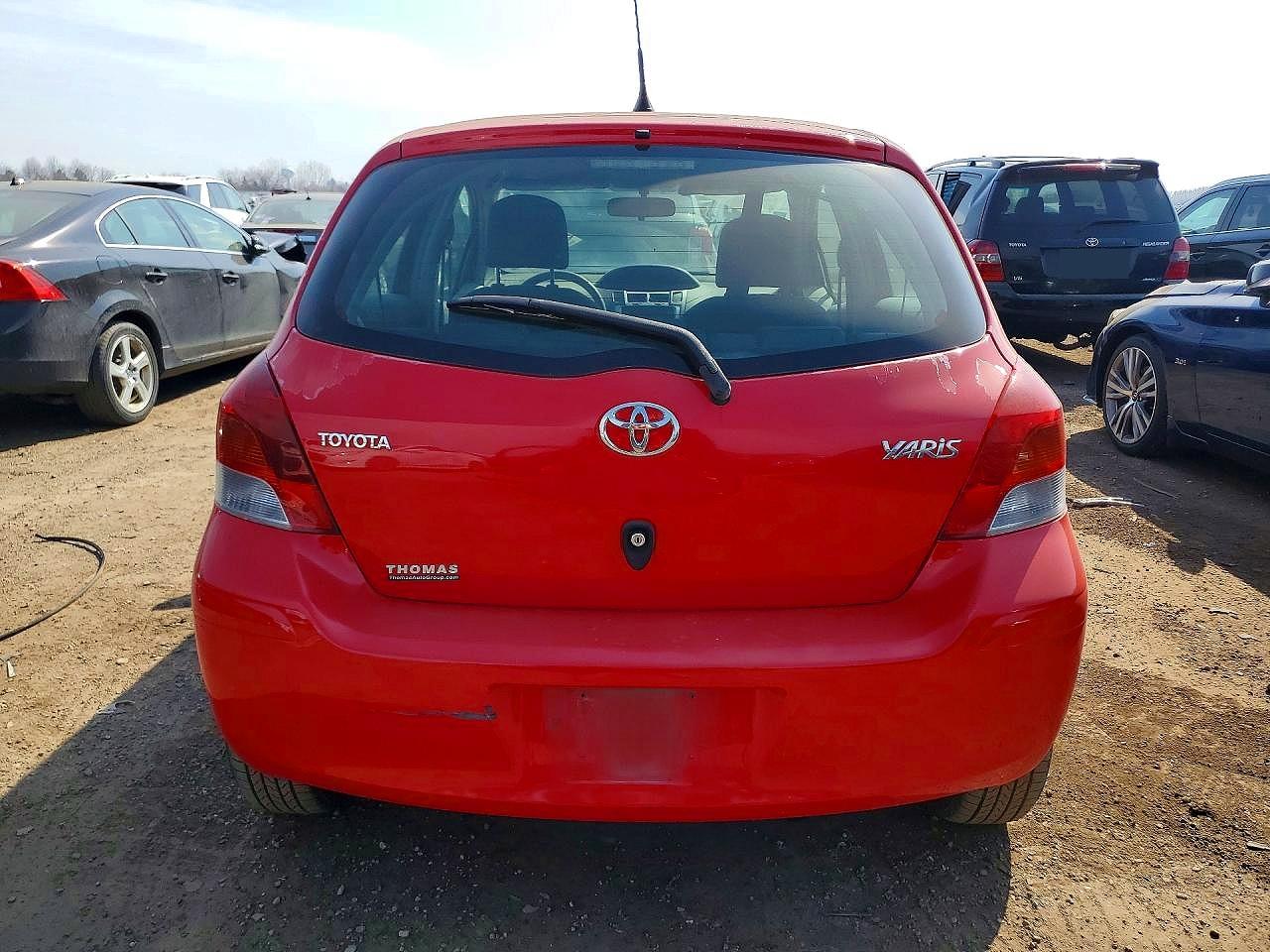 TOYOTA YARIS 2011 — 7