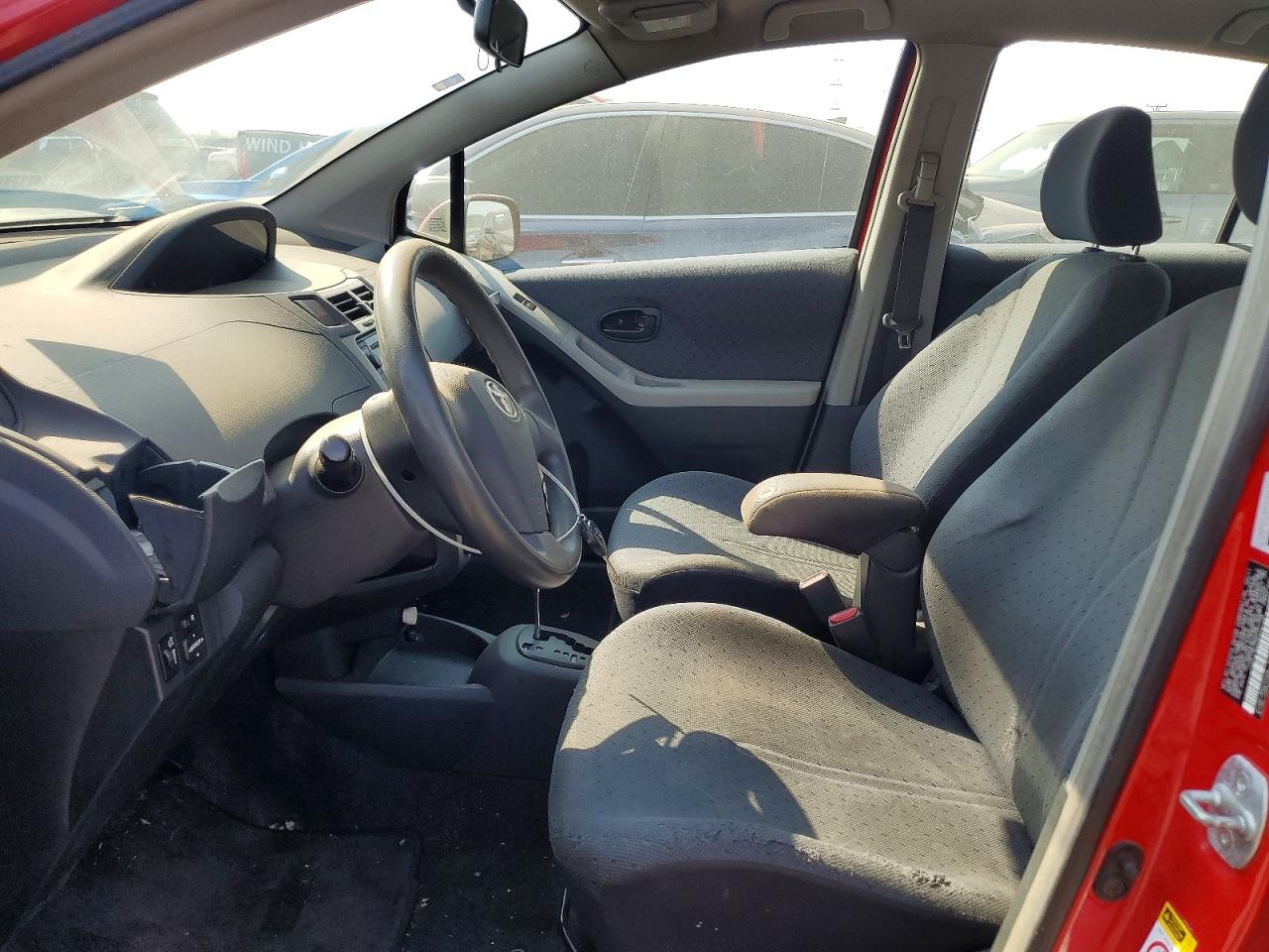 TOYOTA YARIS 2011 — 8