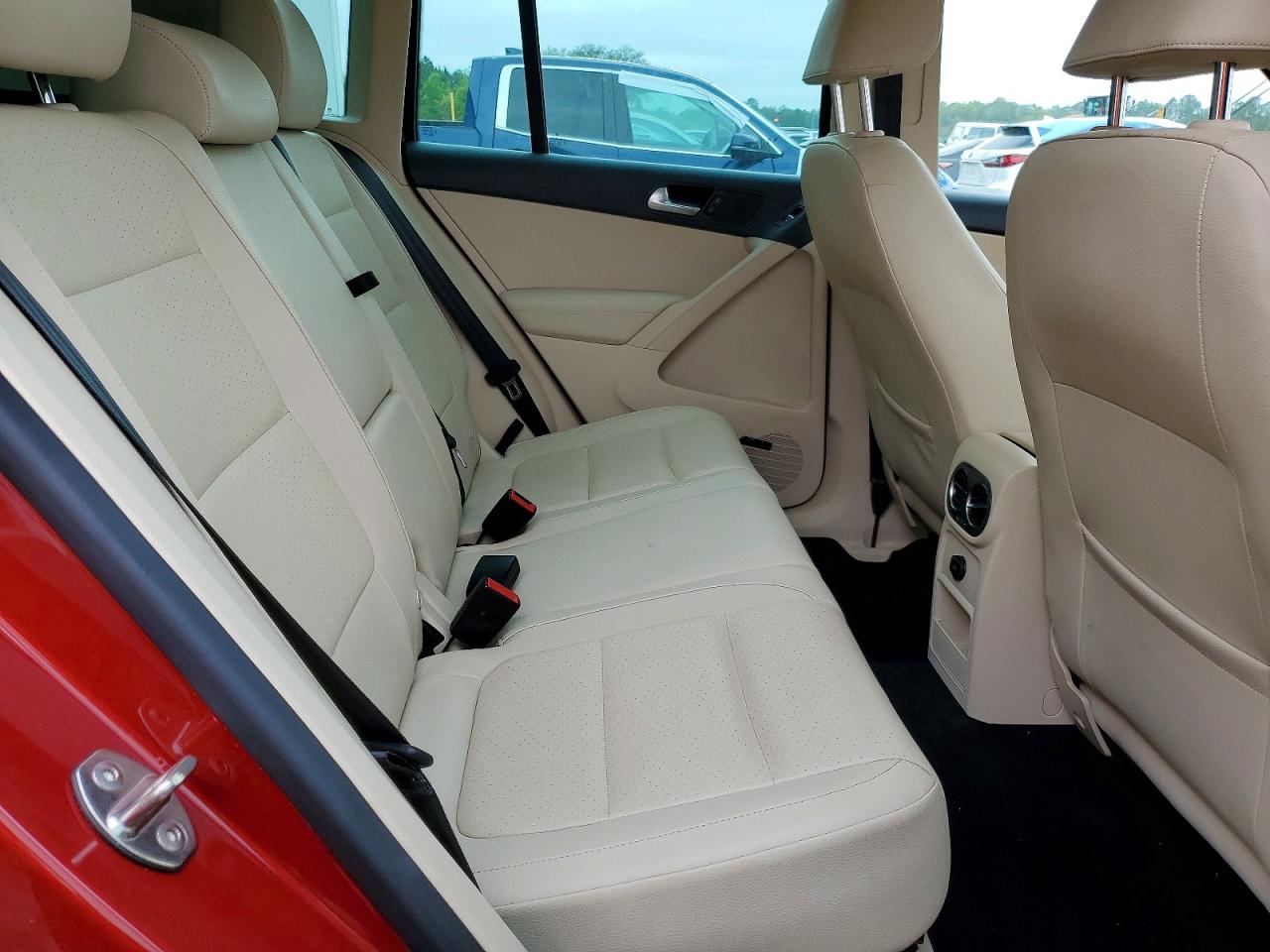 VOLKSWAGEN TIGUAN 2015 — 11