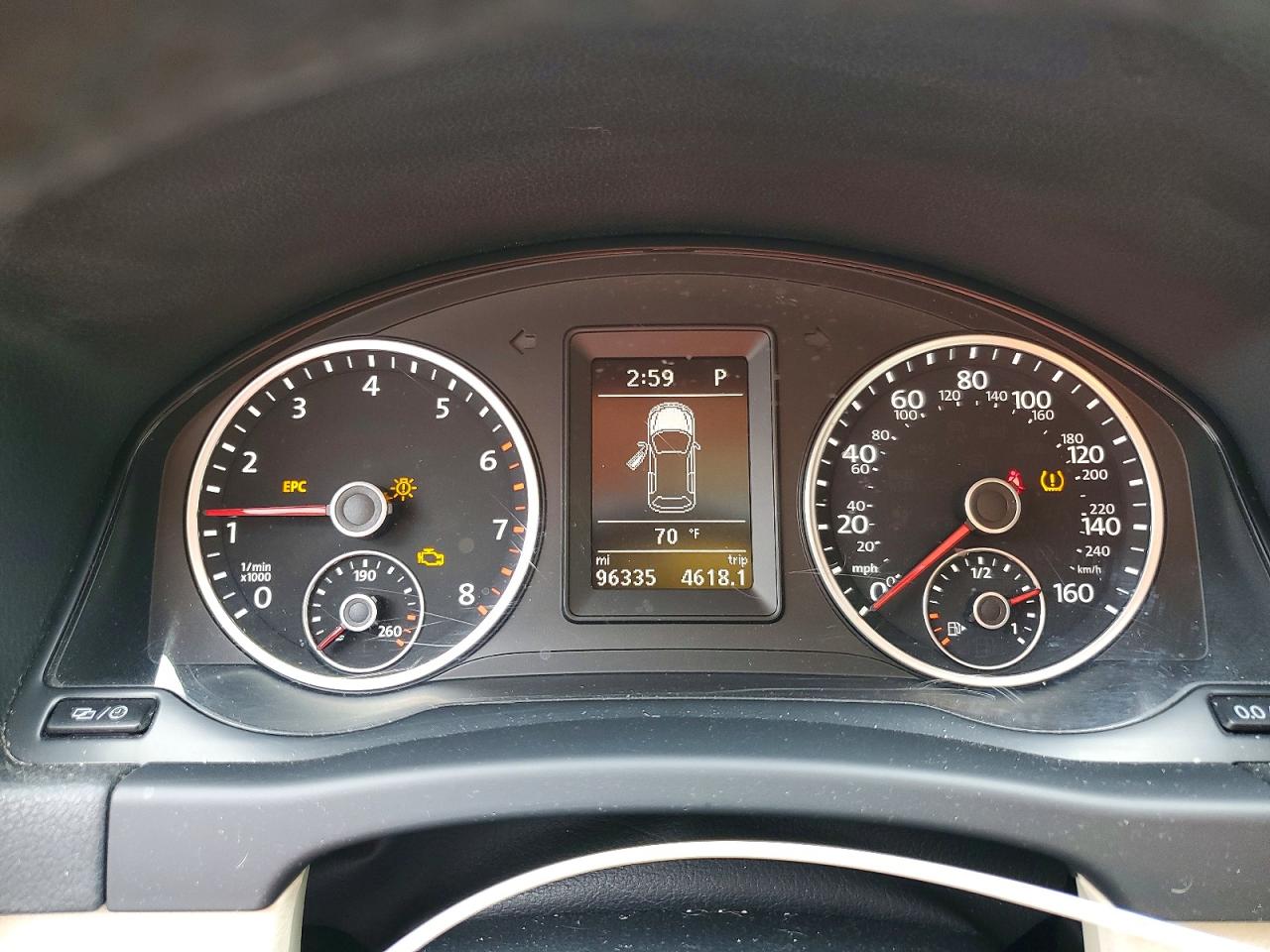 VOLKSWAGEN TIGUAN 2015 — 10