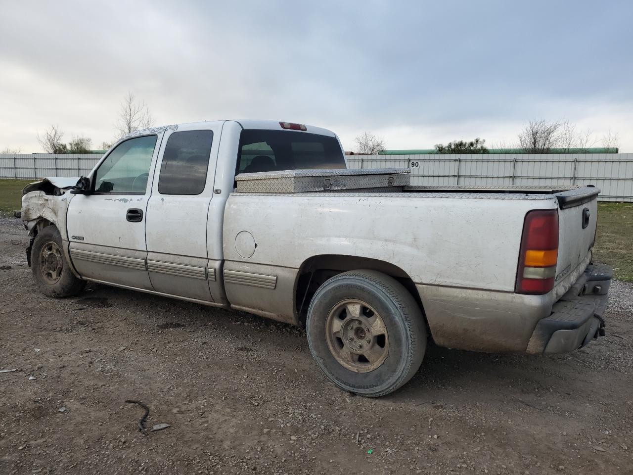 CHEVROLET SILVERADO 2000 — 3