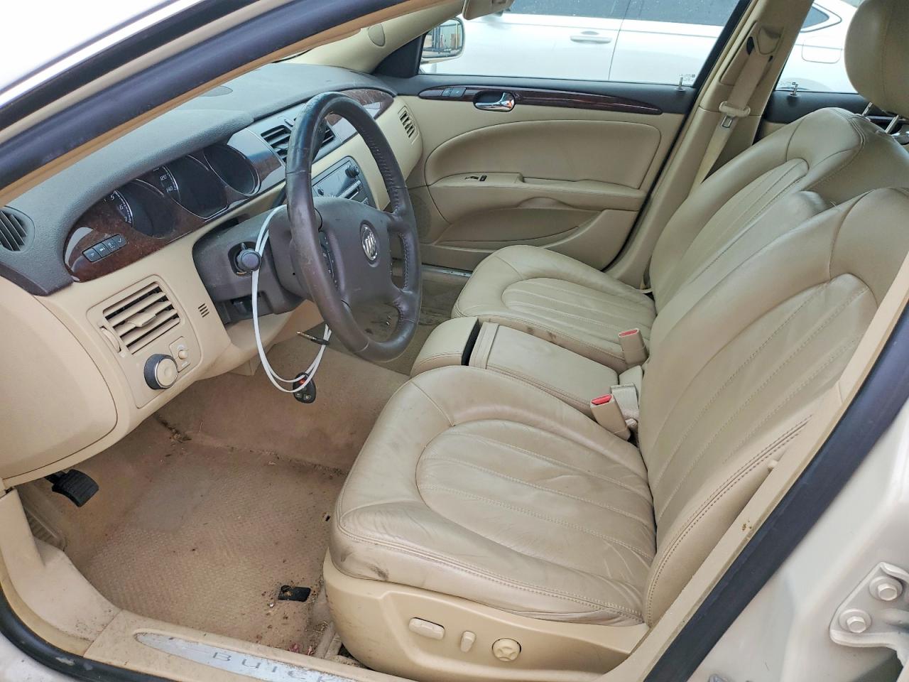 BUICK LUCERNE 2011 — 8