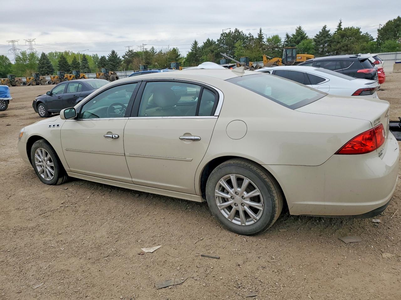 BUICK LUCERNE 2011 — 3