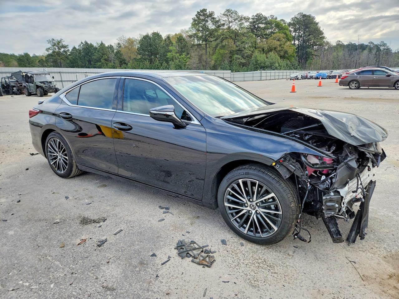 LEXUS ES 300H 2025 — 5