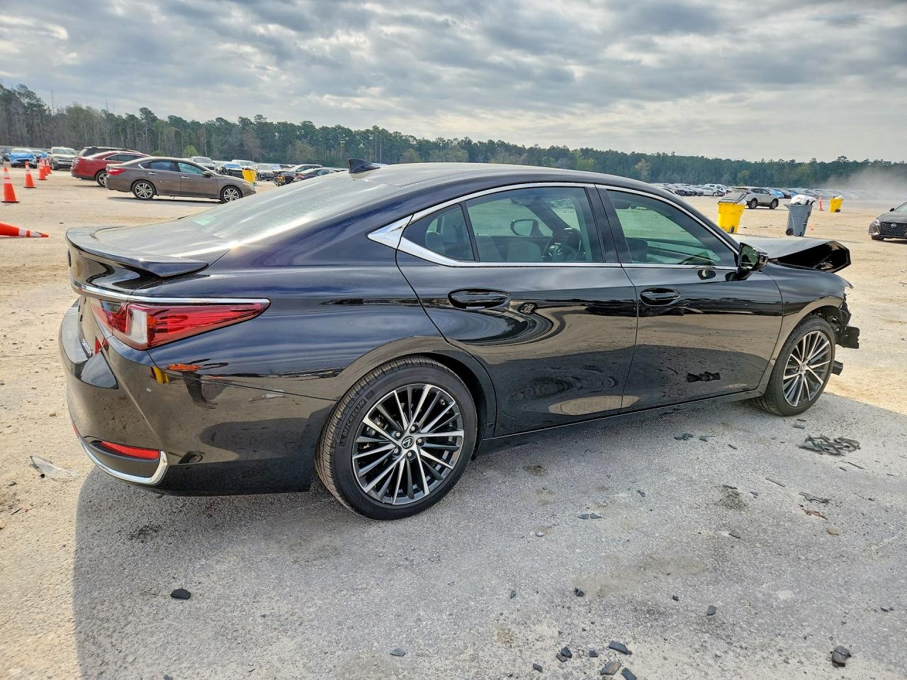 LEXUS ES 300H 2025 — 4