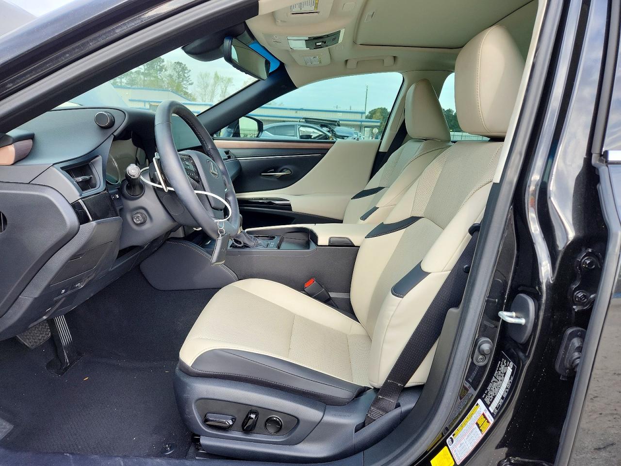 LEXUS ES 300H 2025 — 8