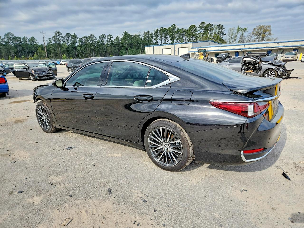 LEXUS ES 300H 2025 — 3