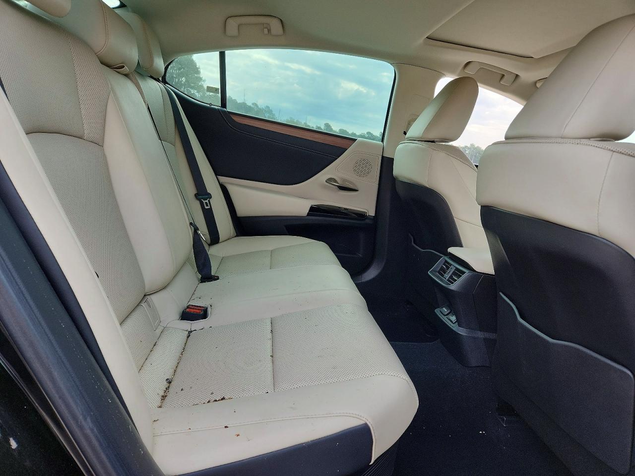 LEXUS ES 300H 2025 — 11