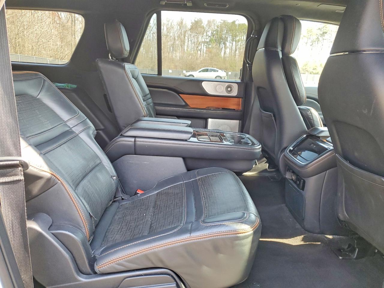 LINCOLN NAVIGATOR 2022 — 12
