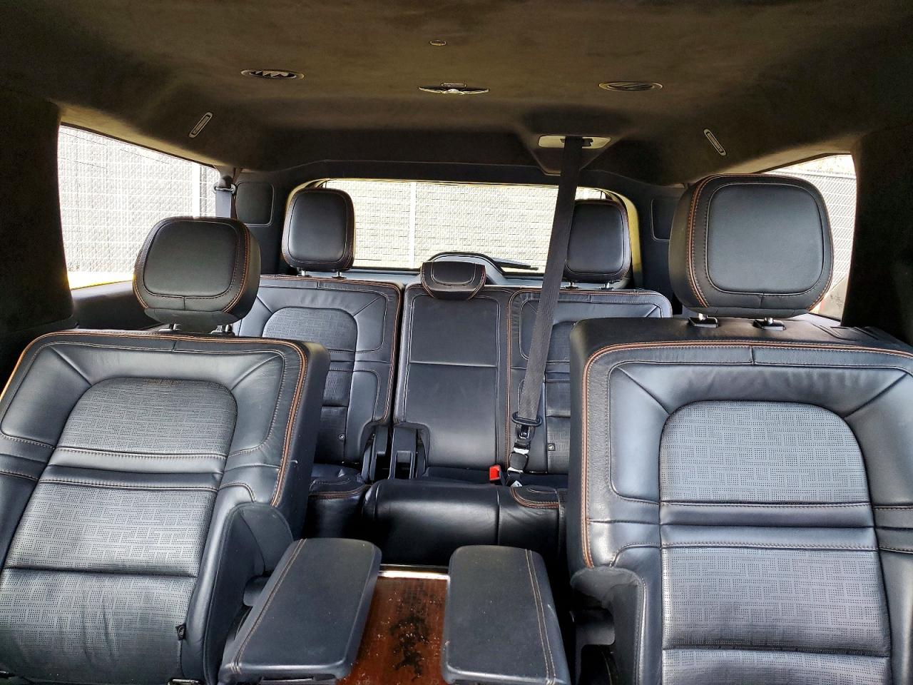 LINCOLN NAVIGATOR 2022 — 11