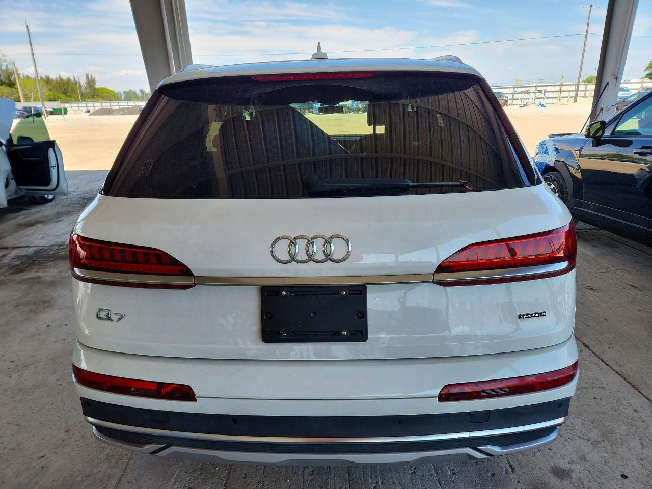AUDI Q7 2021 — 7