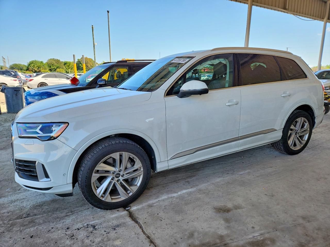 AUDI Q7 2021 — 2