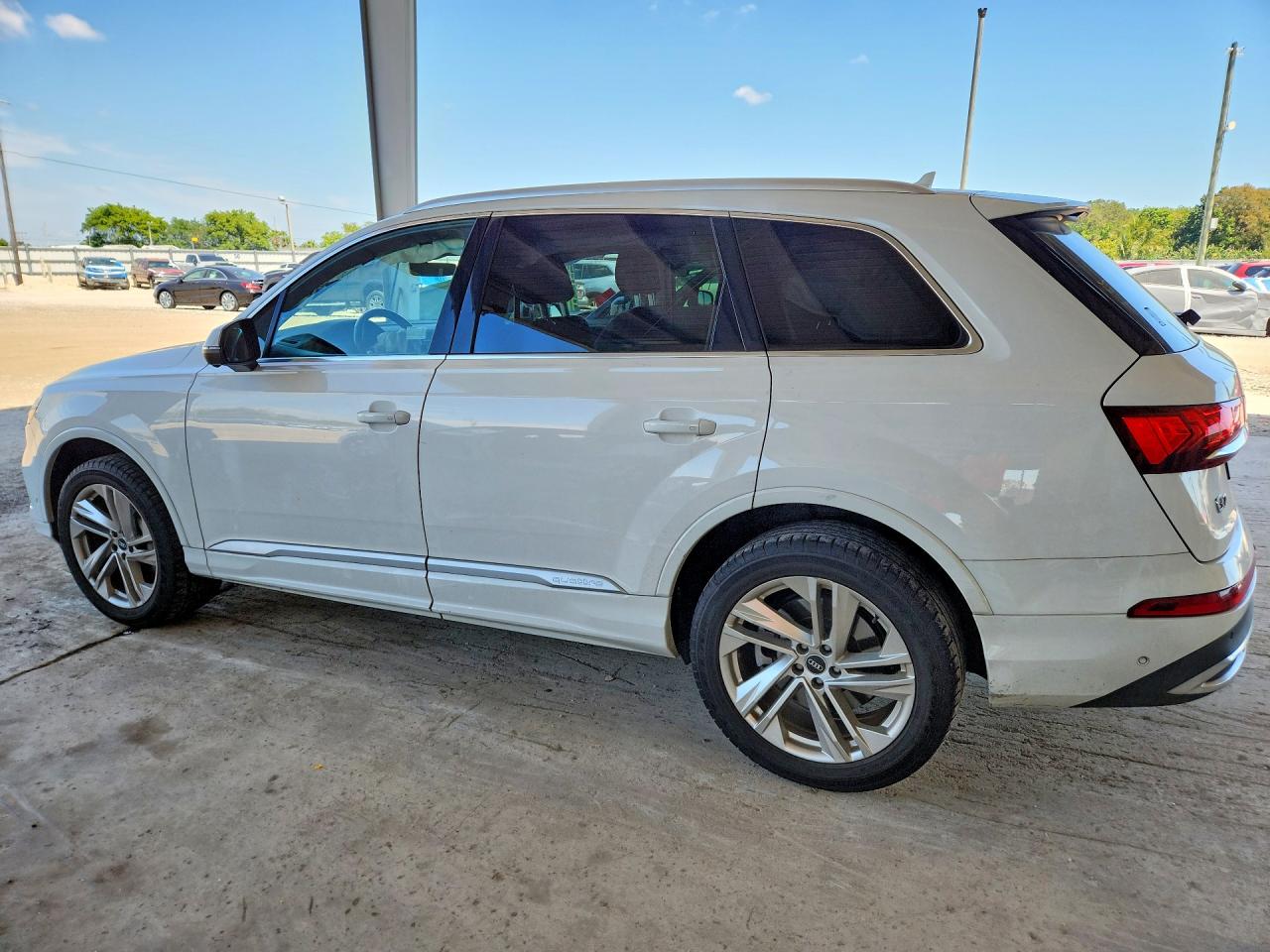 AUDI Q7 2021 — 3