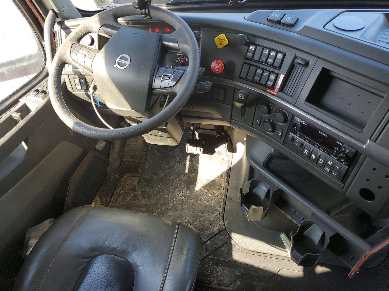VOLVO VN 2024 — 10