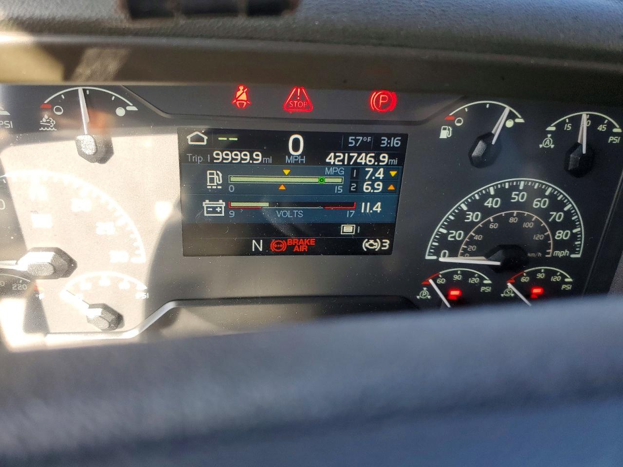 VOLVO VN 2024 — 9