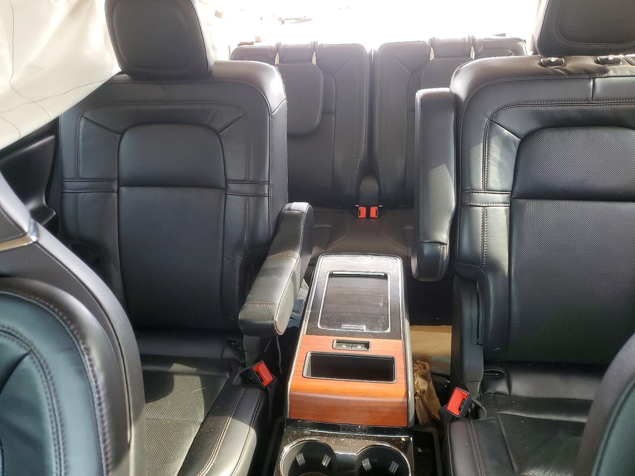 LINCOLN AVIATOR 2020 — 11