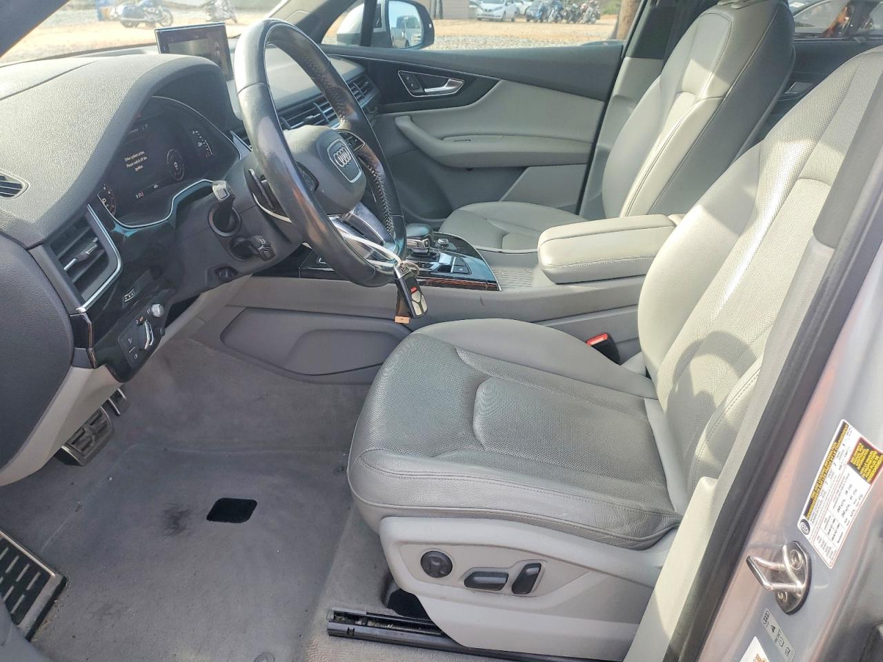 AUDI Q7 2018 — 8