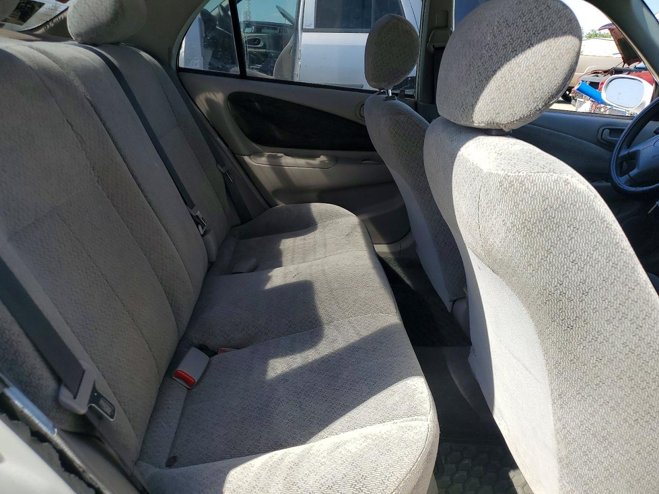 TOYOTA COROLLA 2000 — 11