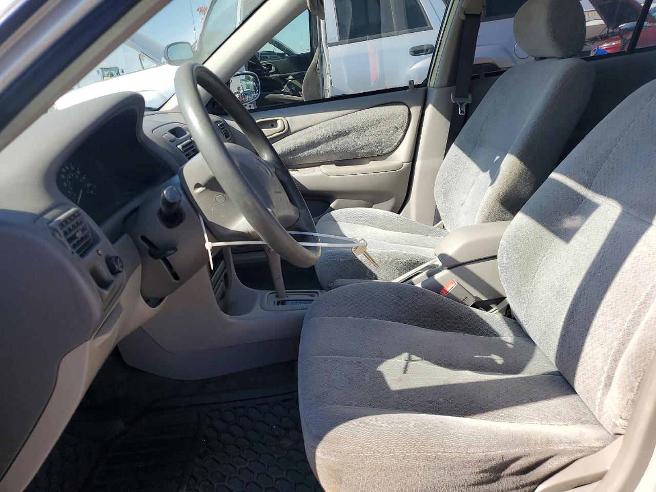 TOYOTA COROLLA 2000 — 8