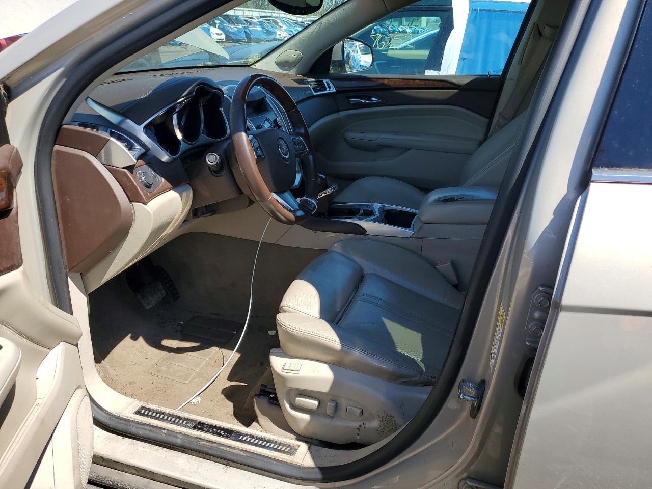 CADILLAC SRX 2010 — 8