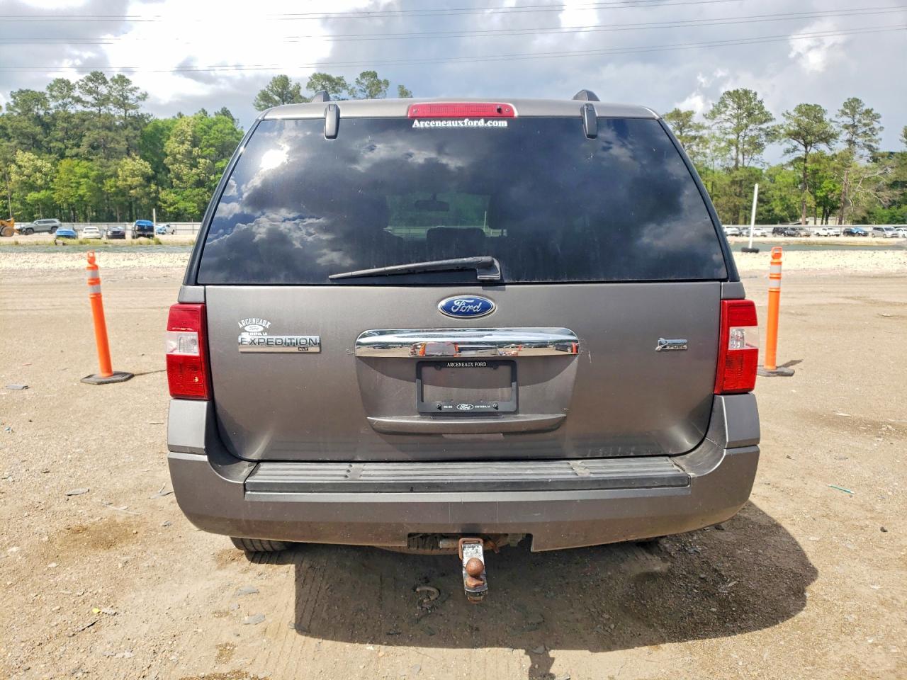 FORD EXPEDITION 2010 — 7