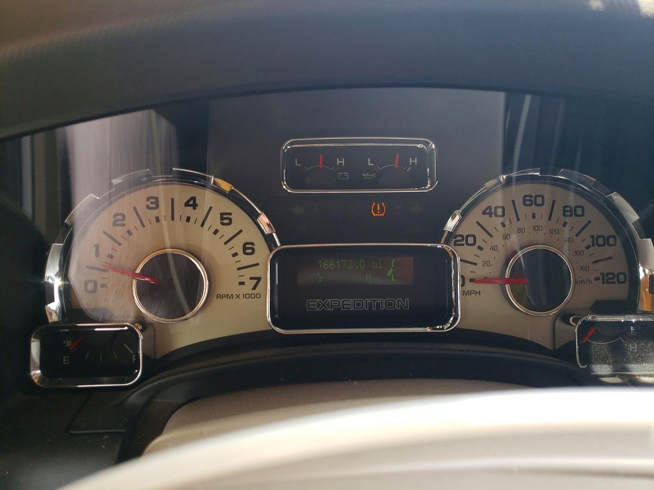 FORD EXPEDITION 2010 — 10
