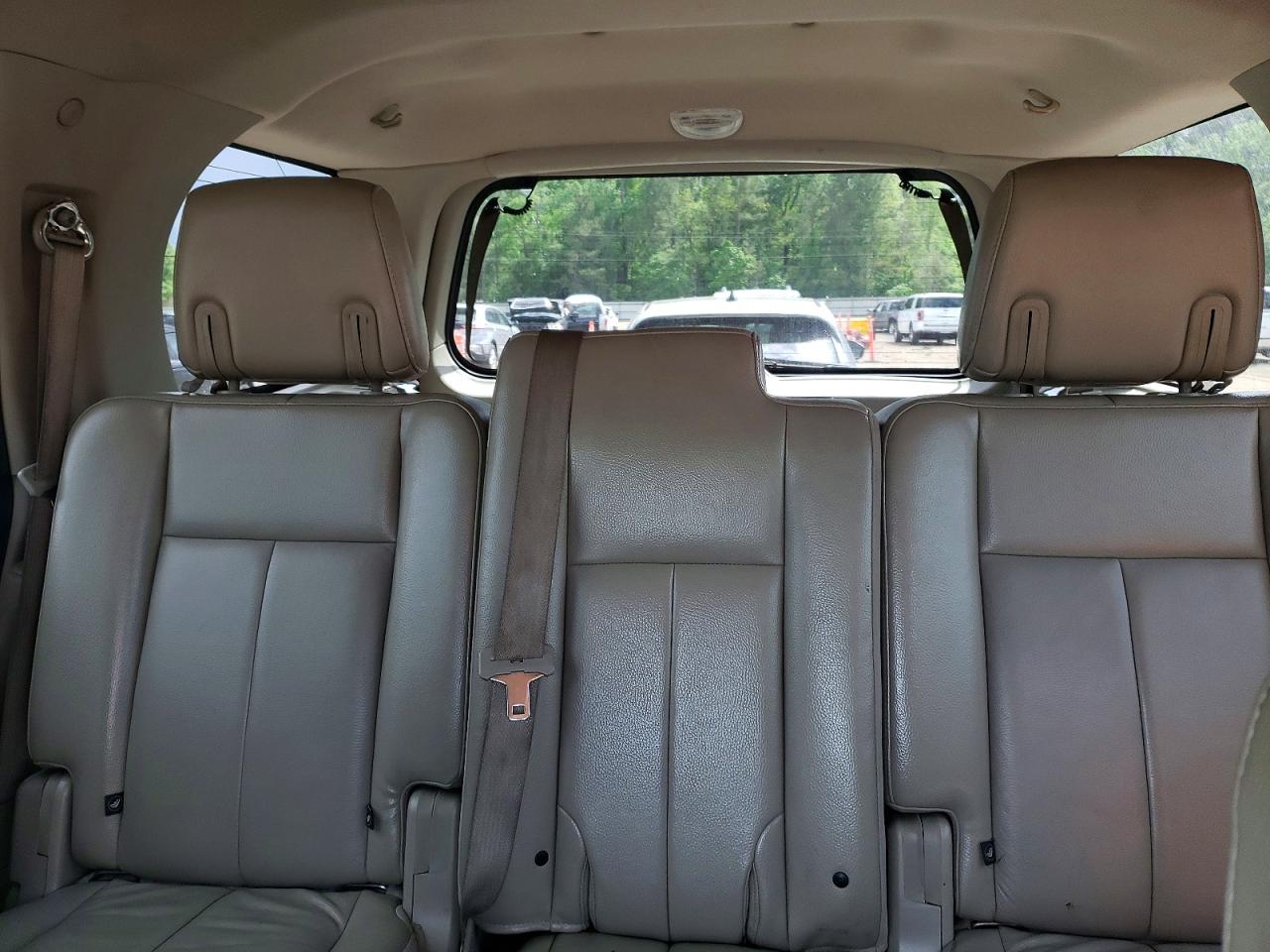 FORD EXPEDITION 2010 — 11