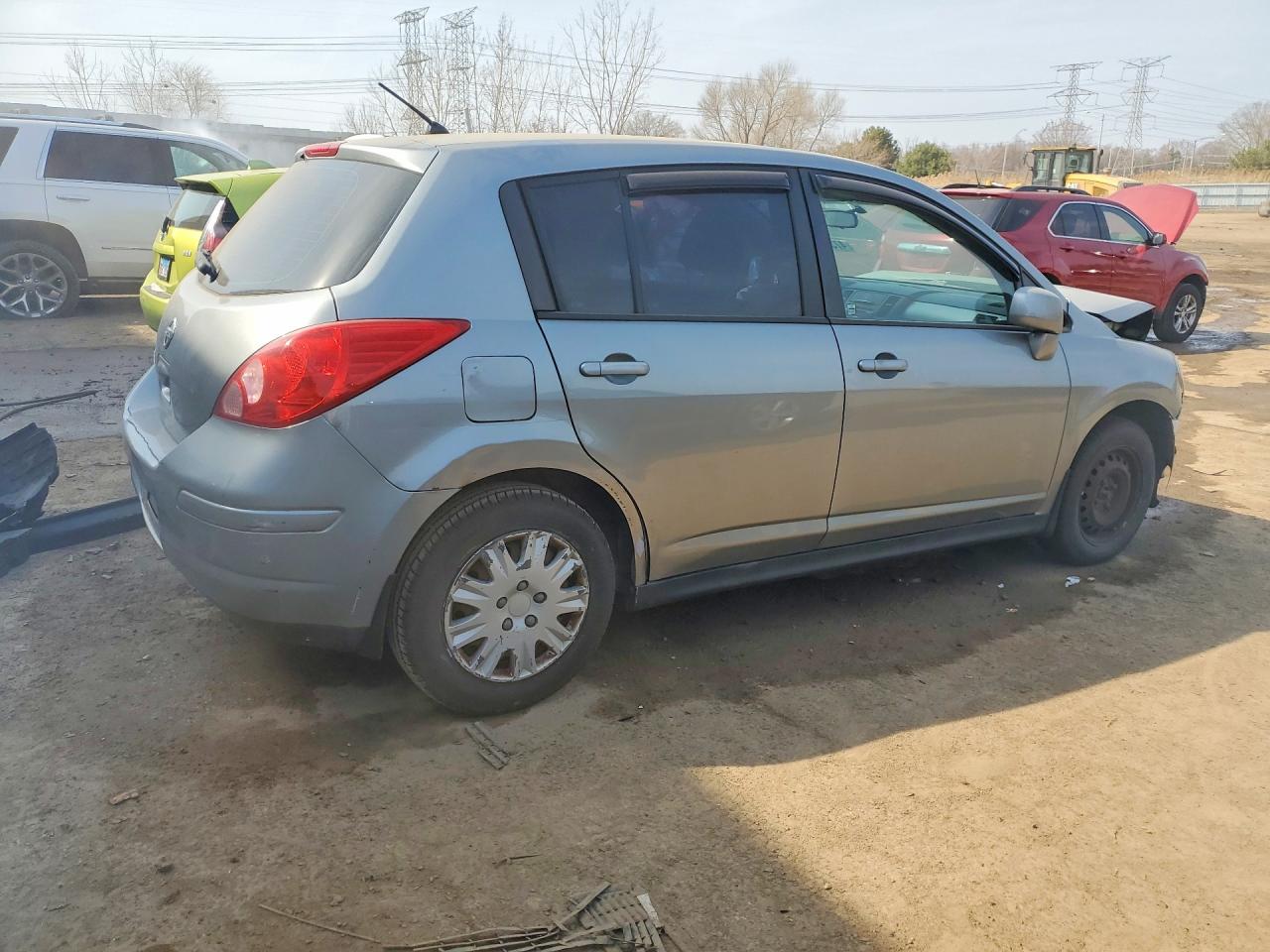 NISSAN VERSA 2010 — 4