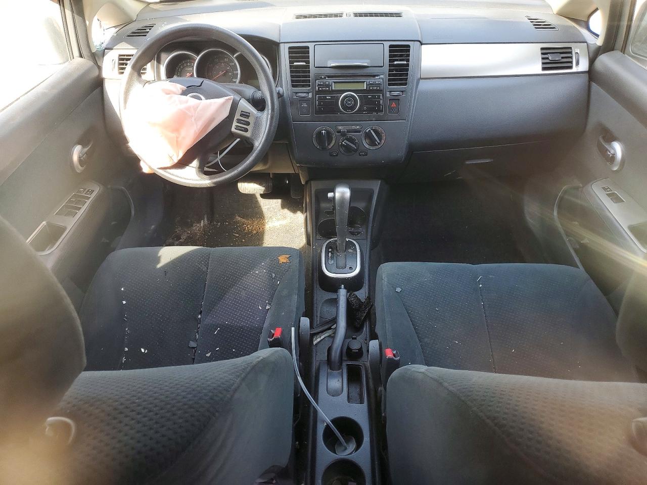 NISSAN VERSA 2010 — 9