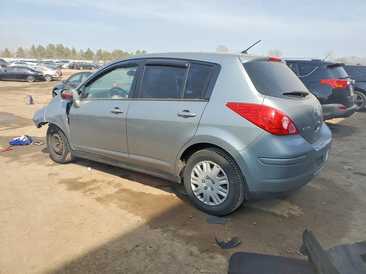 NISSAN VERSA 2010 — 3