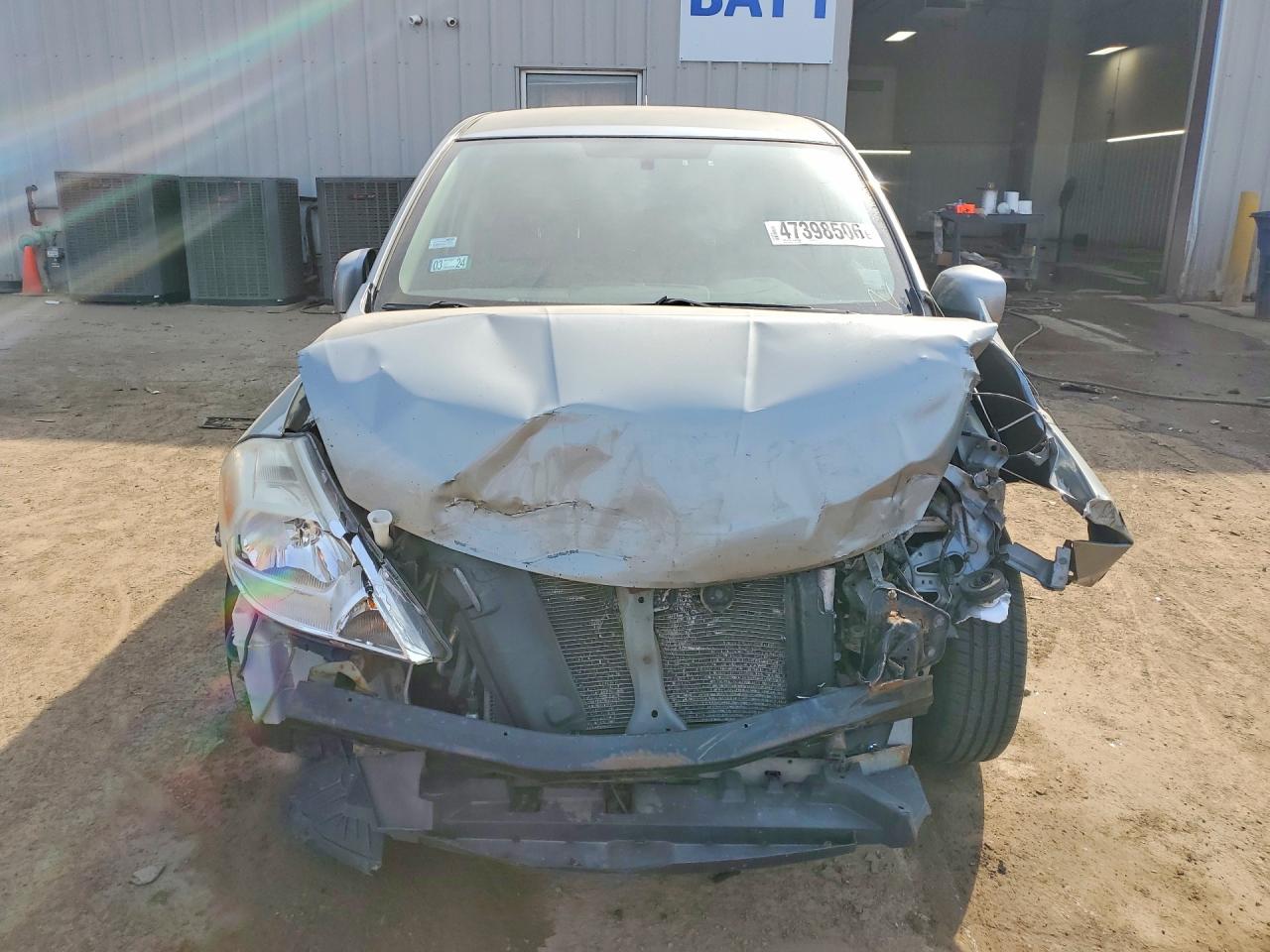 NISSAN VERSA 2010 — 6