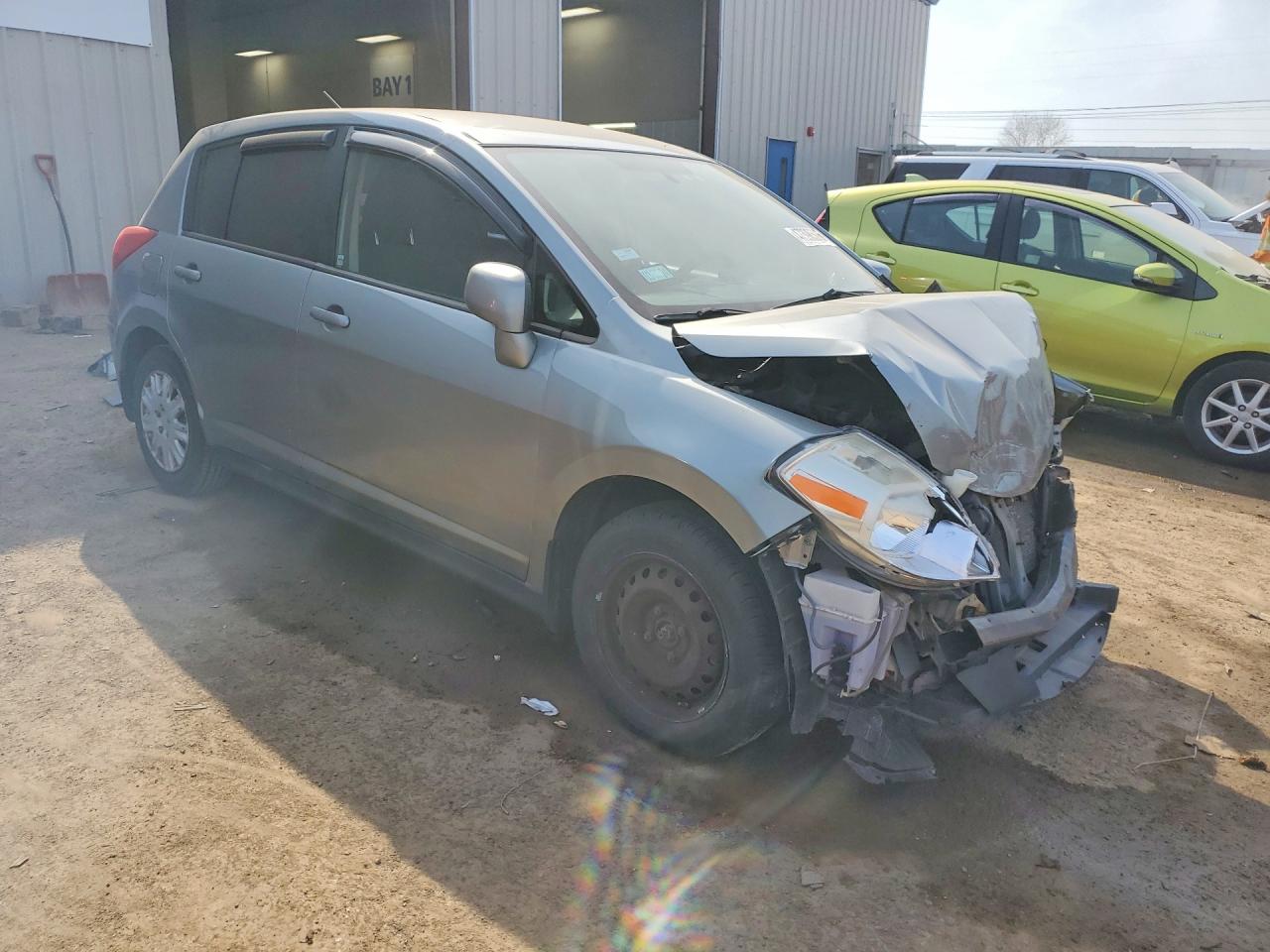 NISSAN VERSA 2010 — 5
