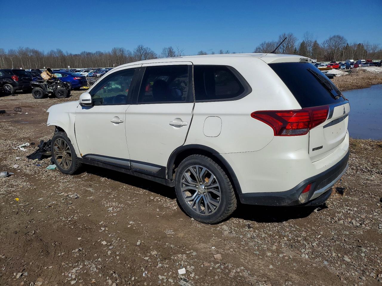 MITSUBISHI OUTLANDER 2016 — 3
