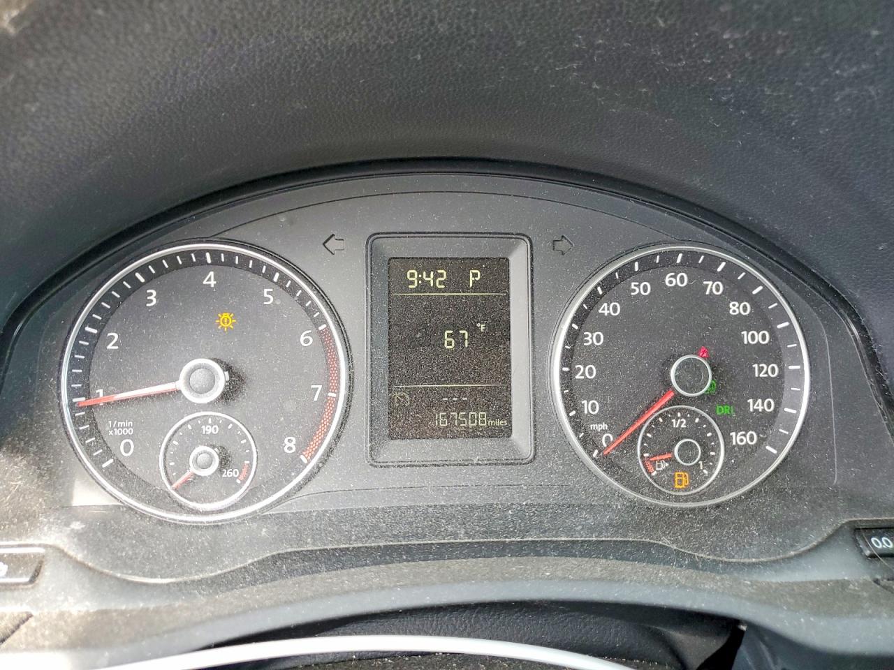 VOLKSWAGEN JETTA 2010 — 10