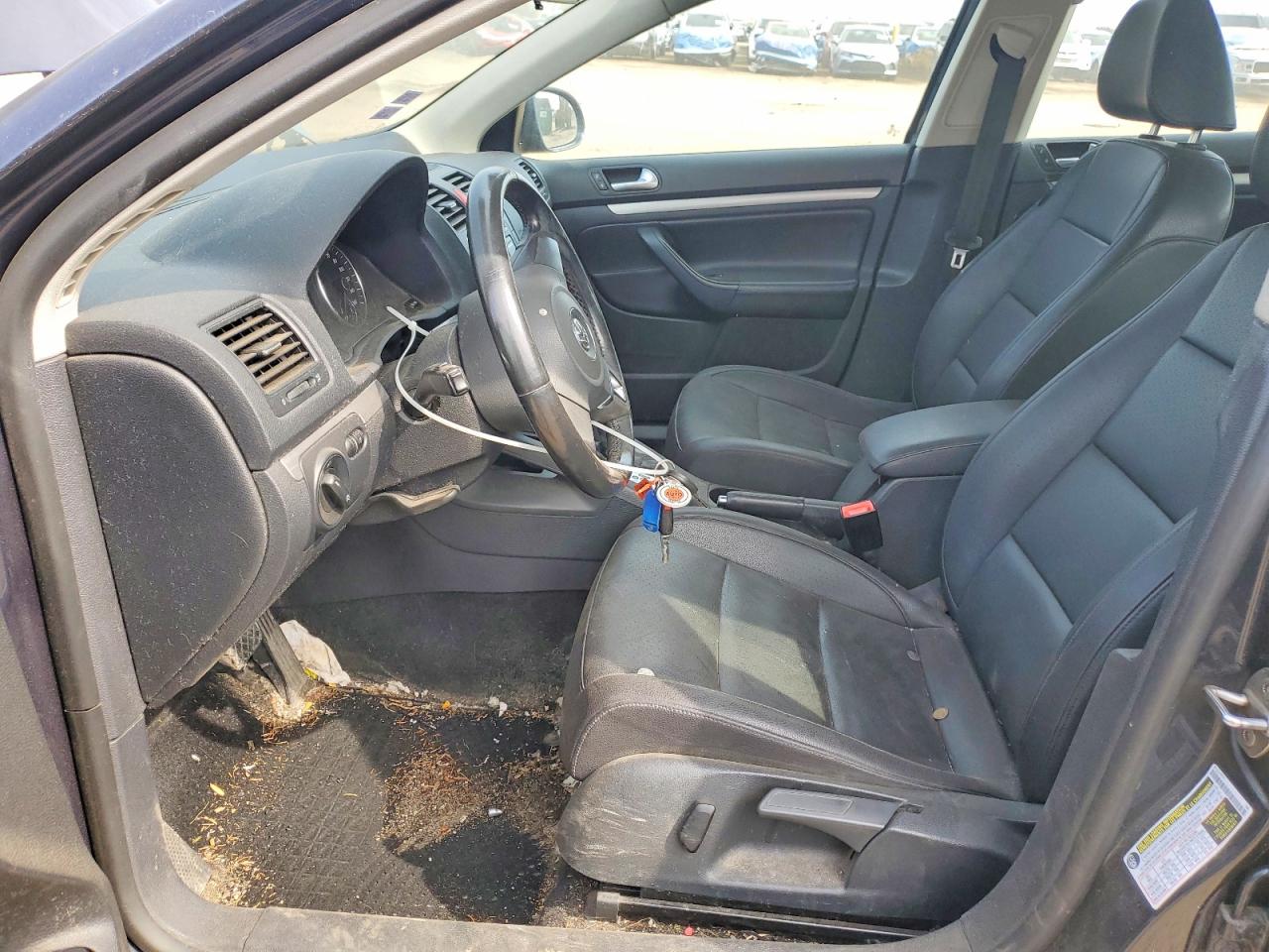 VOLKSWAGEN JETTA 2010 — 8