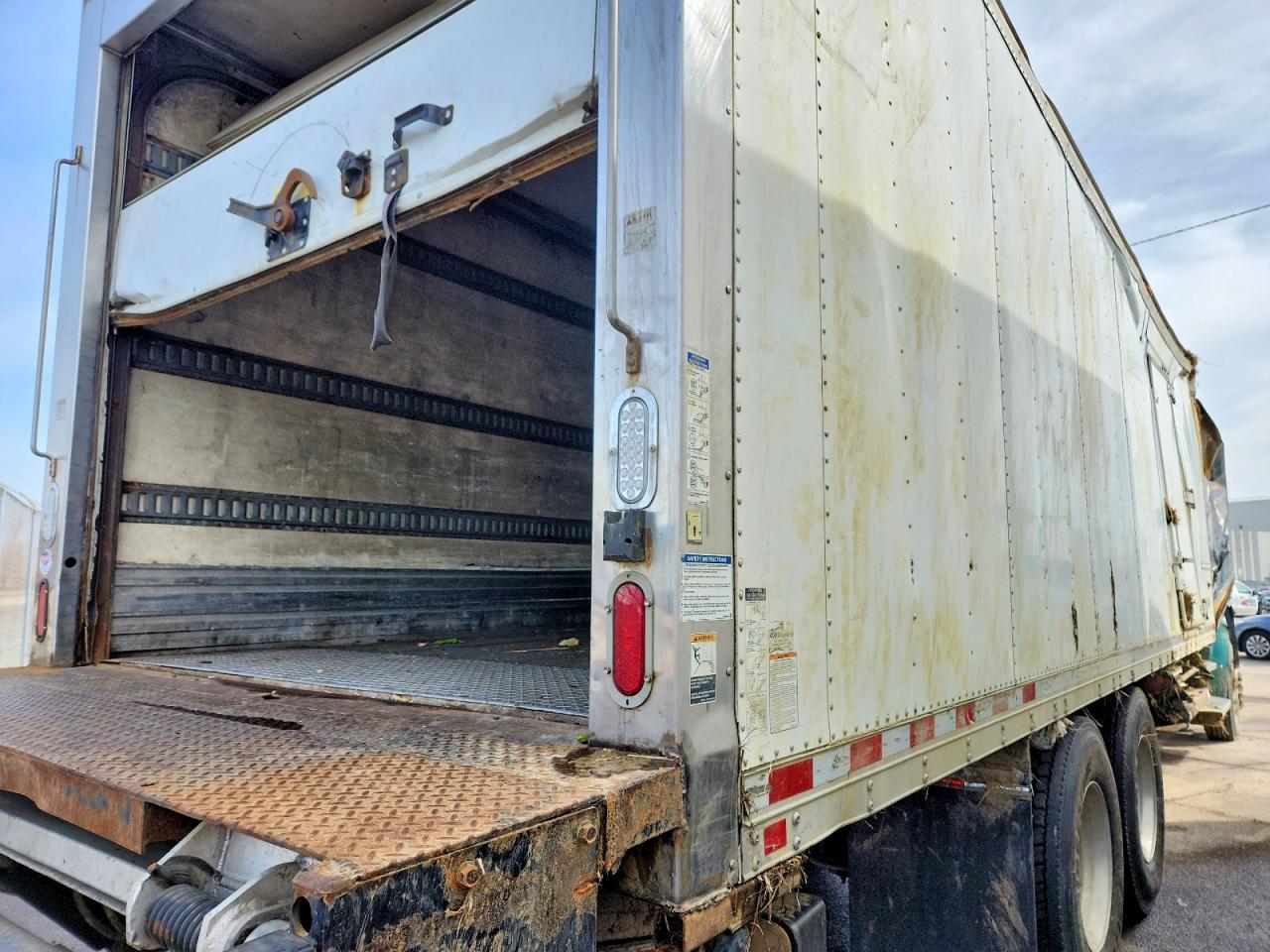 FREIGHTLINER M2 2010 — 5