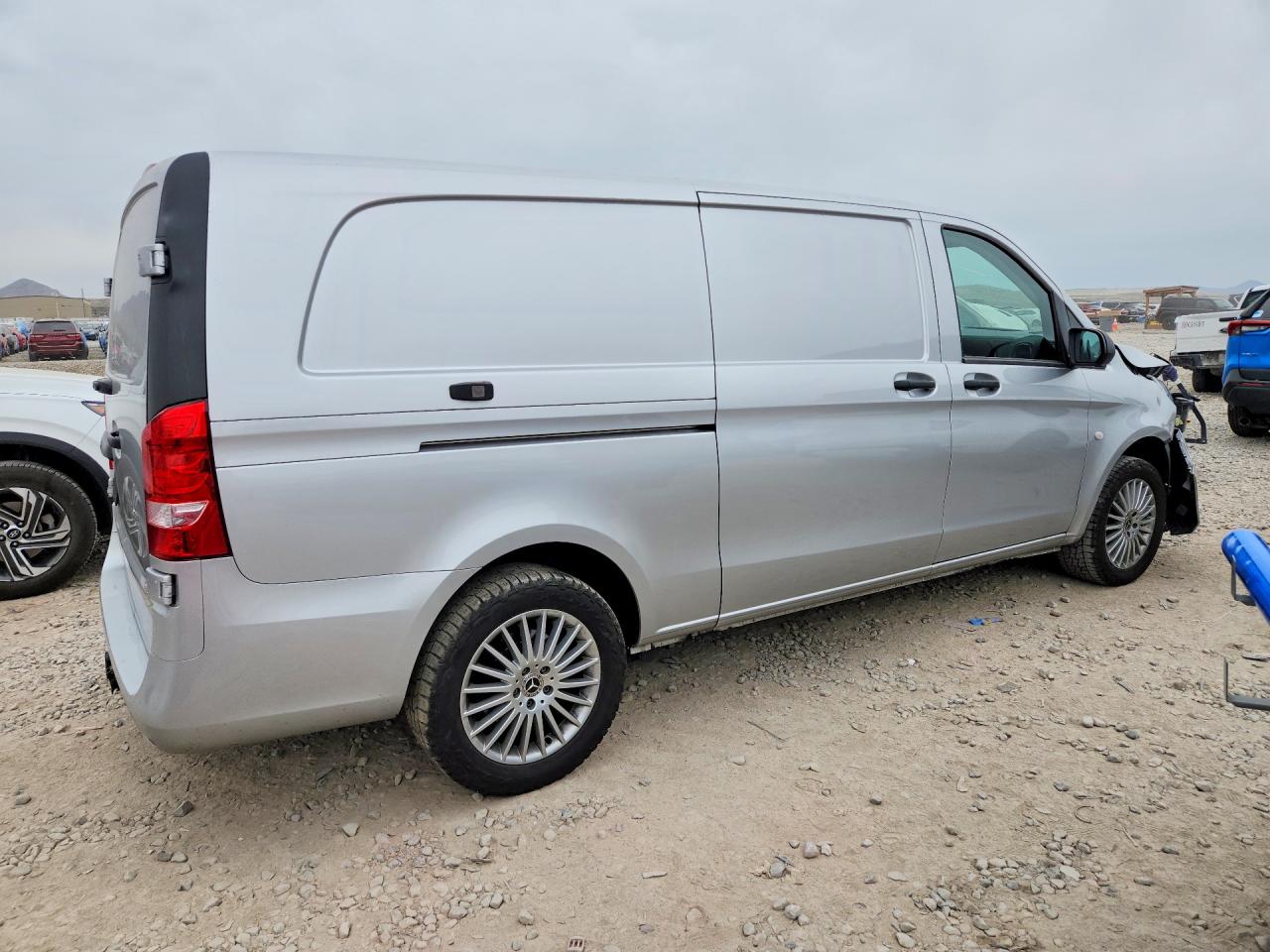 MERCEDES-BENZ METRIS 2023 — 4