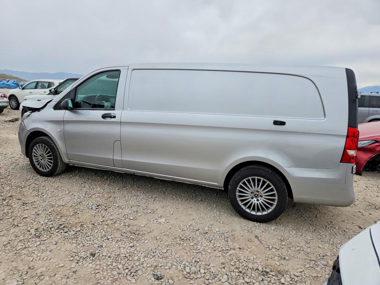 MERCEDES-BENZ METRIS 2023 — 3